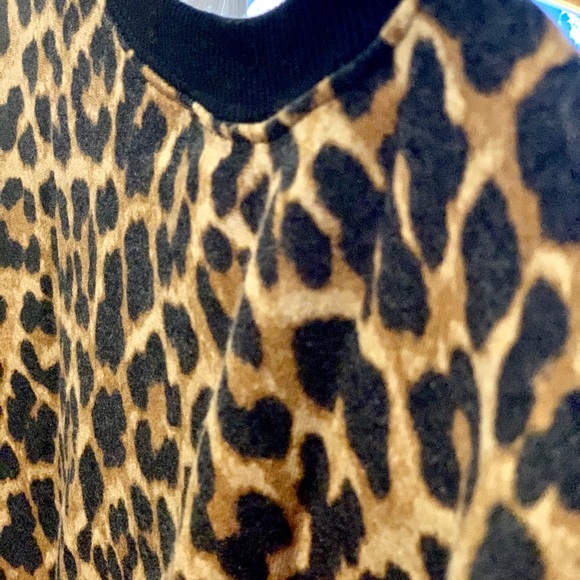 🆕 Sassy Snuggly Cheetah Print Sweatshirt - Picture 3 of 5